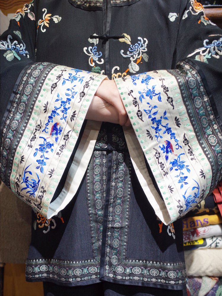 c.1930s Black Chinese Embroidery Silk Setup