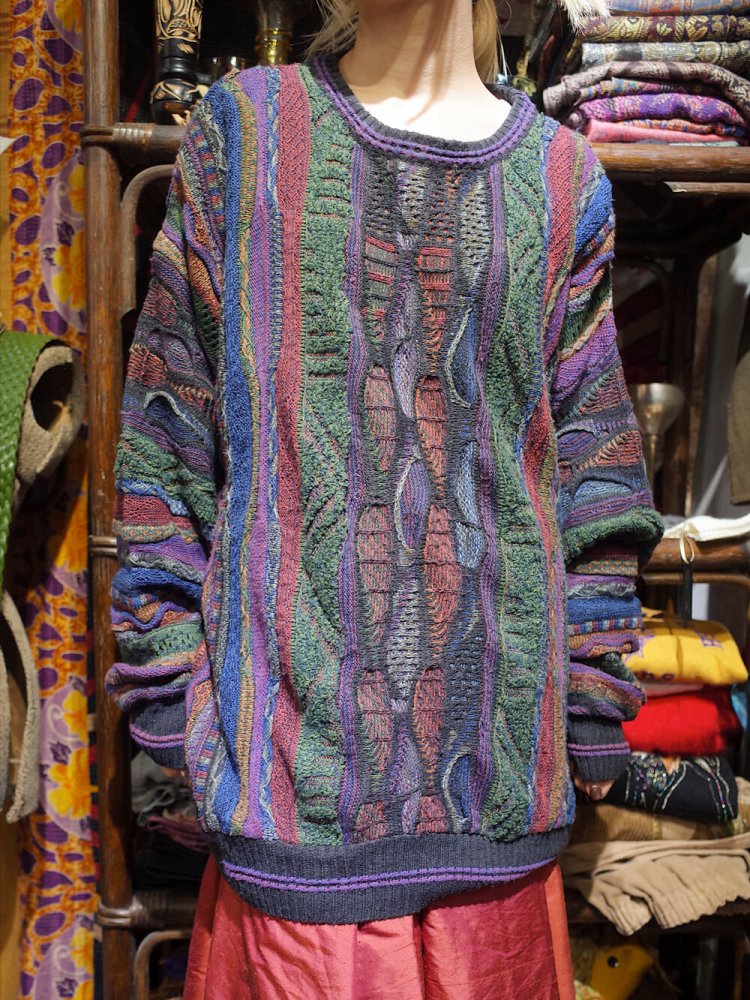 Deep Color 3D Solid Knit Sweater