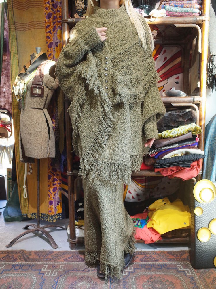 Fringe Poncho Set up