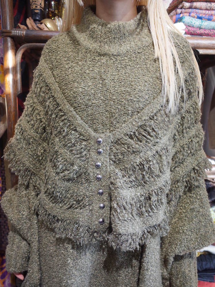 Fringe Poncho Set up