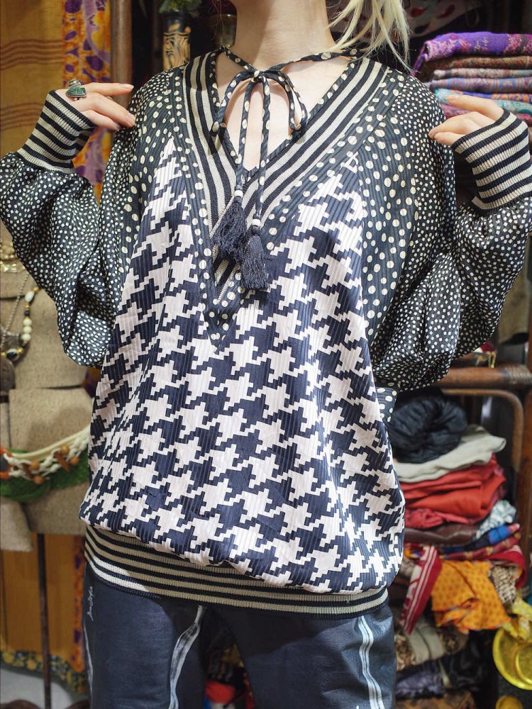 Geometric Pullover Tops