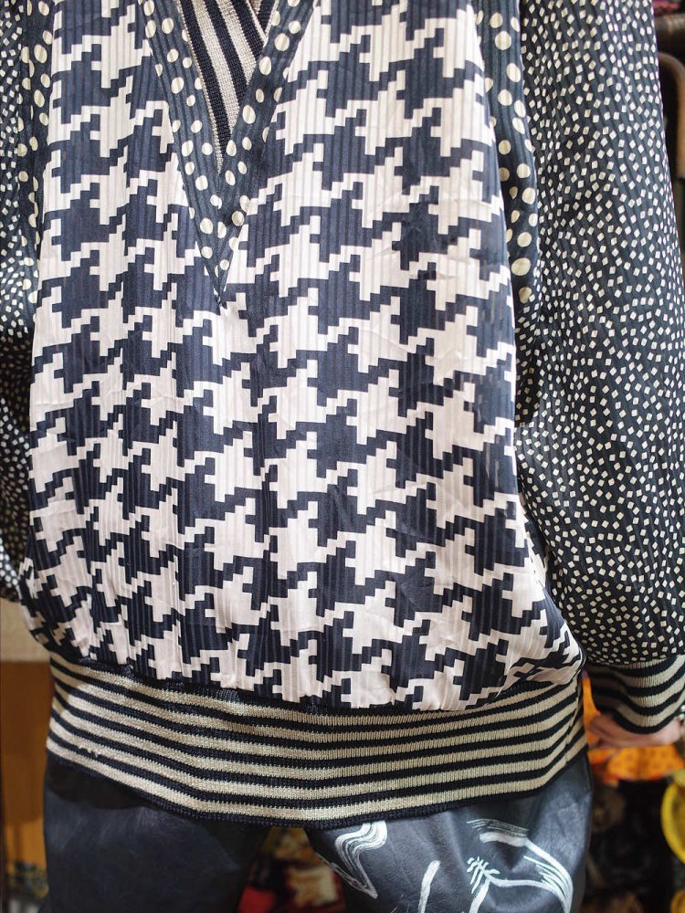 Geometric Pullover Tops