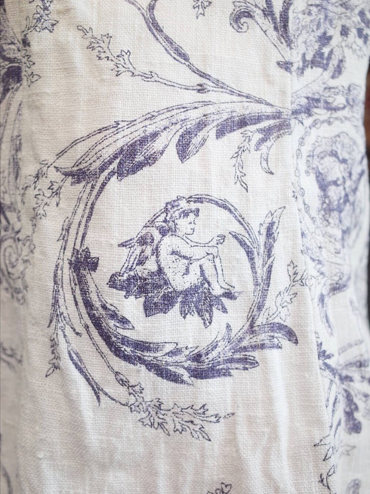 Angel French Wall Paper Pattern Linen Vest White