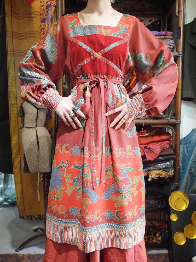 c.1970s Oriental Dragon & Bird Square Neck Dress