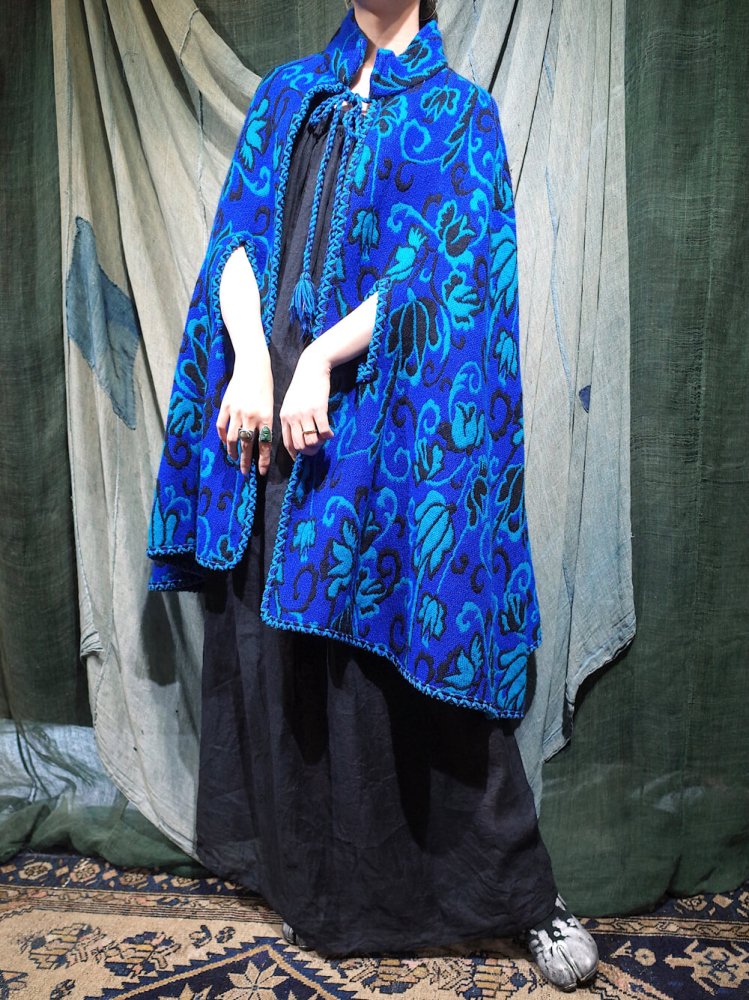 c.1960s Blue Flower Woven Cape