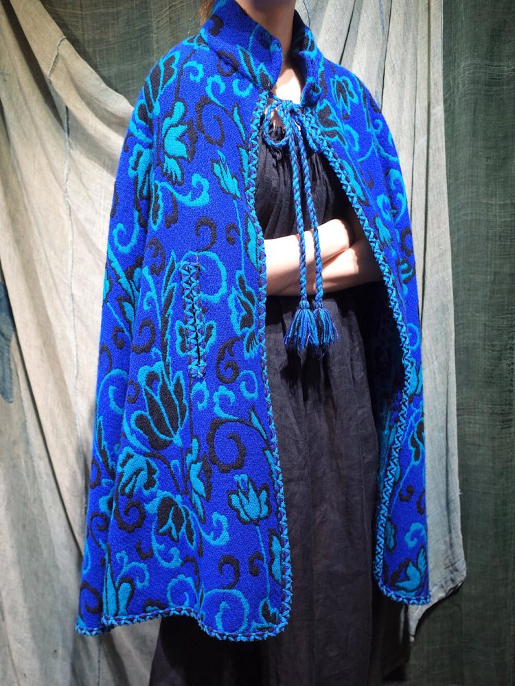 c.1960s Blue Flower Woven Cape