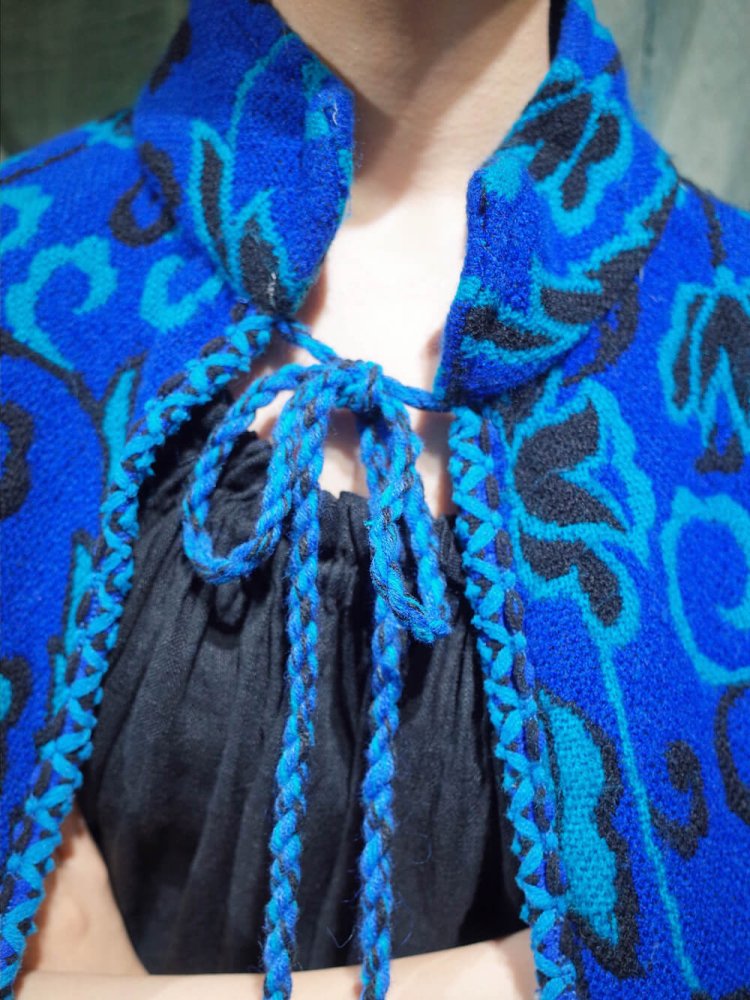 c.1960s Blue Flower Woven Cape