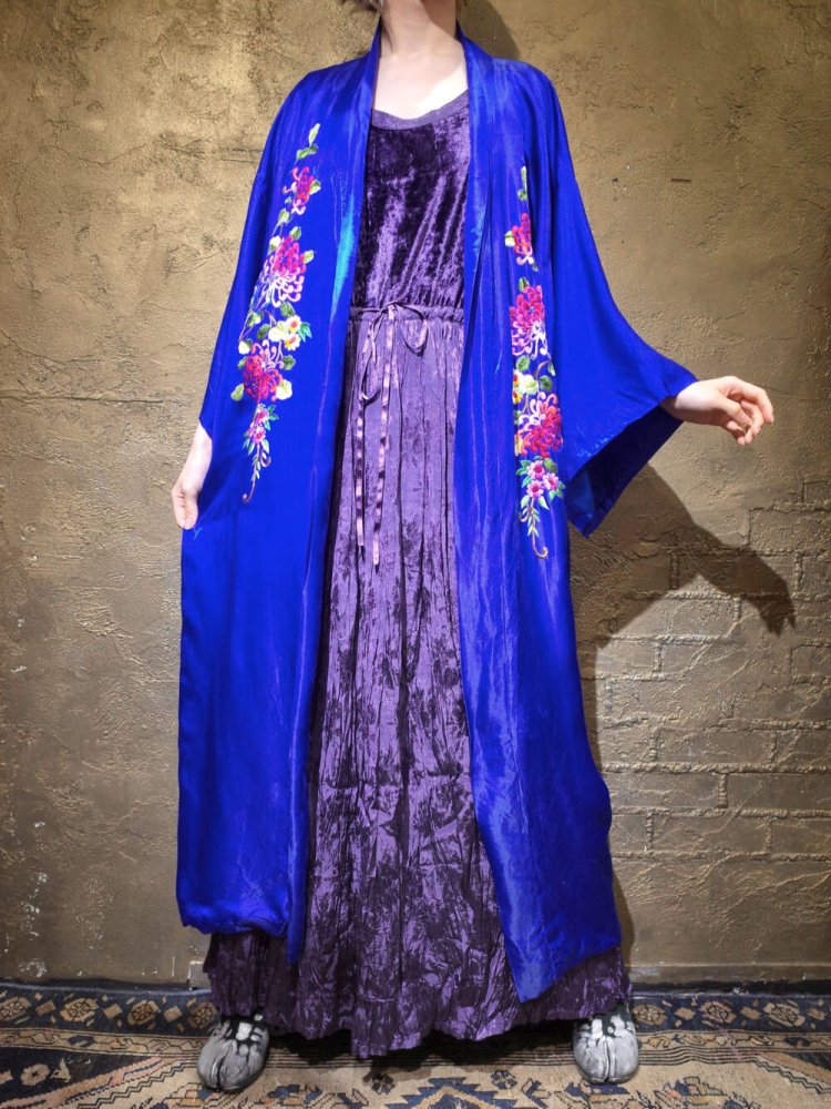 Beautiful Chinese Embroidery Silk Long Gown