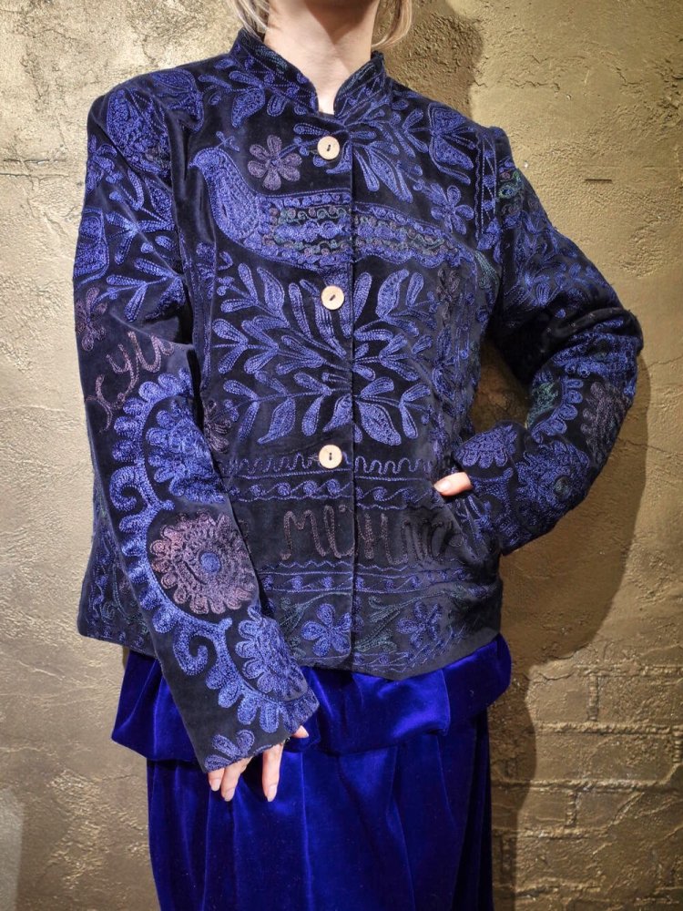 "From Turkey" c.1970s Suzani Deep color Embroidery Black Velvet Jacket