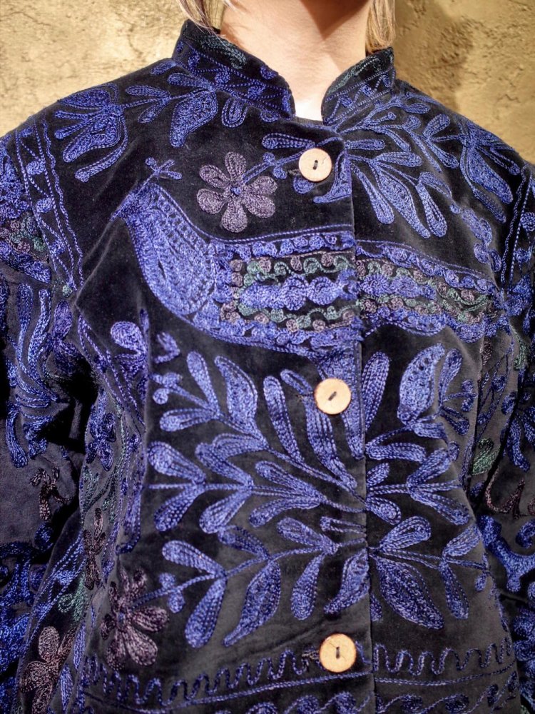 "From Turkey" c.1970s Suzani Deep color Embroidery Black Velvet Jacket