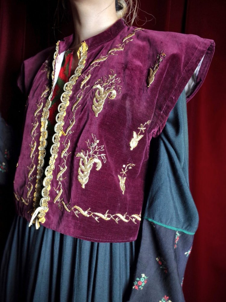 "From Turkey" c.1900~1910s Antique Embroidery Velvet Vest