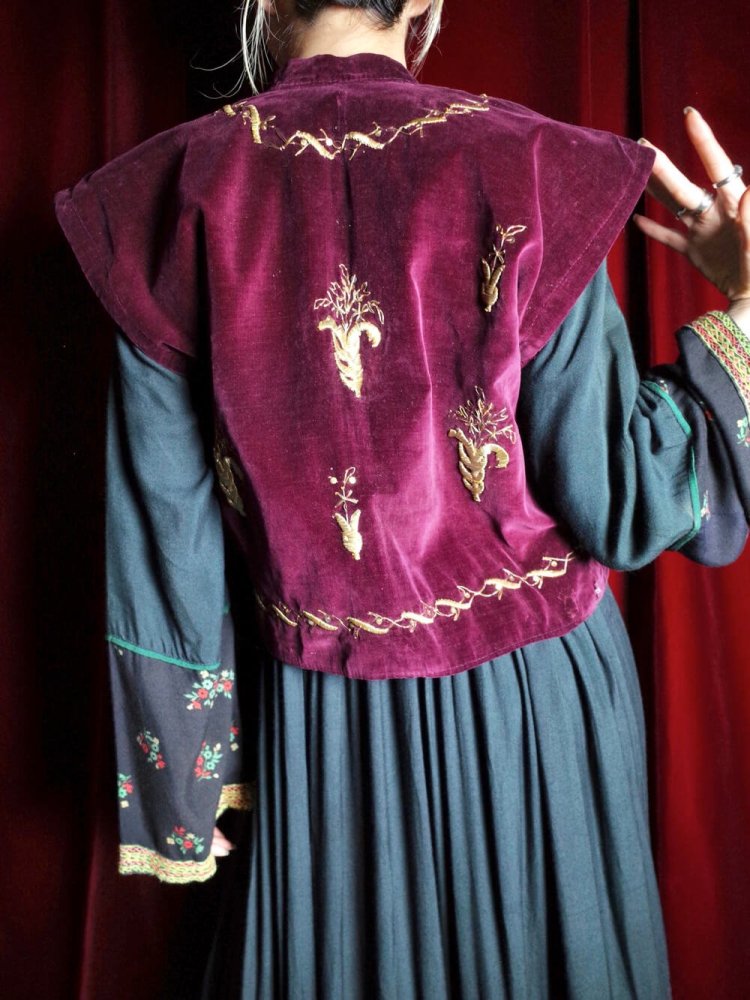 "From Turkey" c.1900~1910s Antique Embroidery Velvet Vest