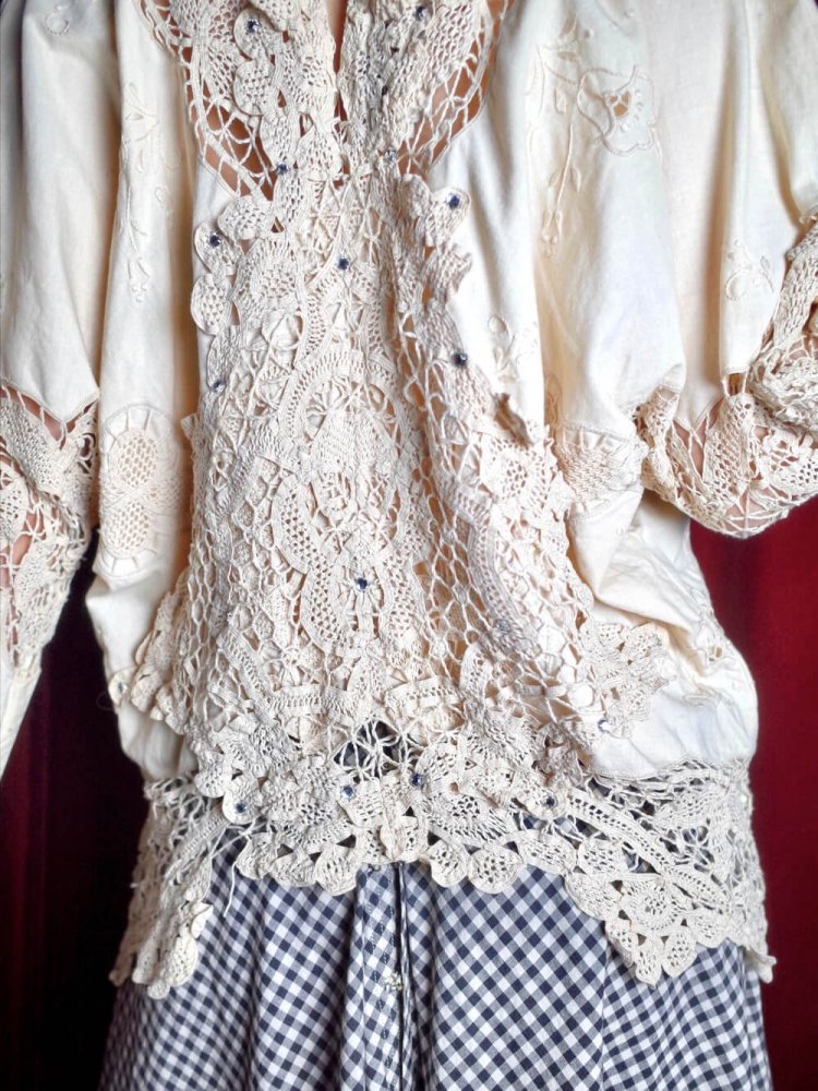 Beautiful Lace Embroidery Pullover Blouse