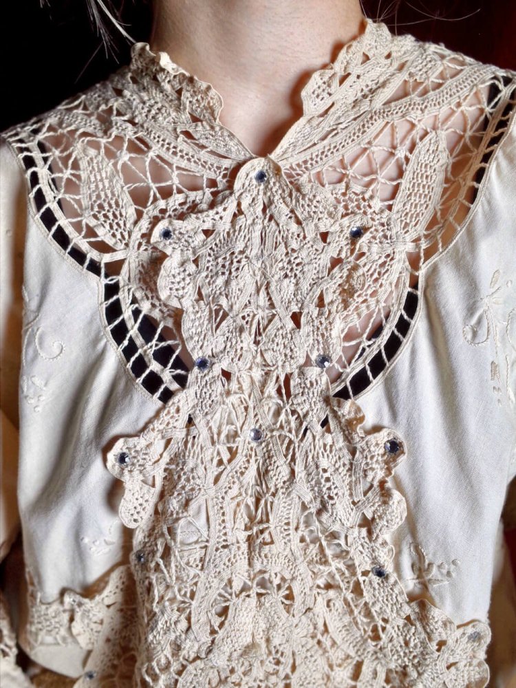 Beautiful Lace Embroidery Pullover Blouse