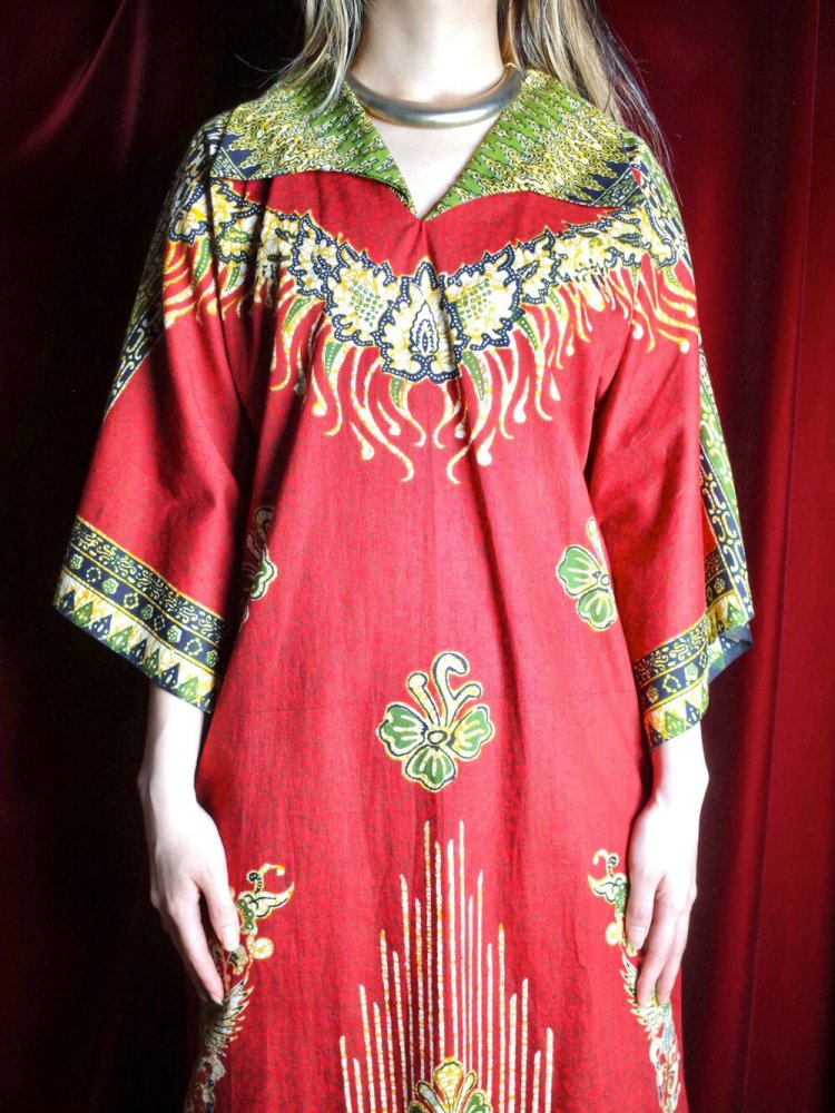 c.1970s Hand Made "People & Bird Pattern" Thailand Batik Dress