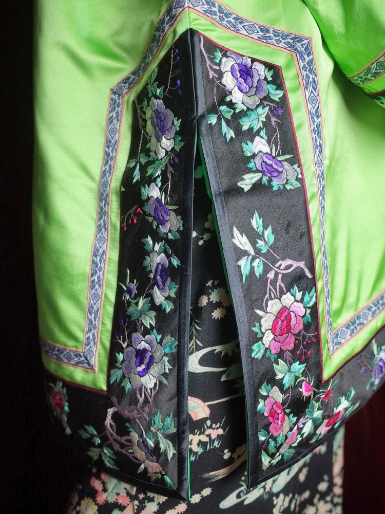 c.1960s Brilliant Green Silk Embroidery China Gown