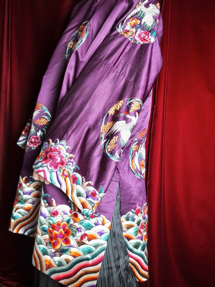 c.1940s  Embroidery Purple Silk China Gown