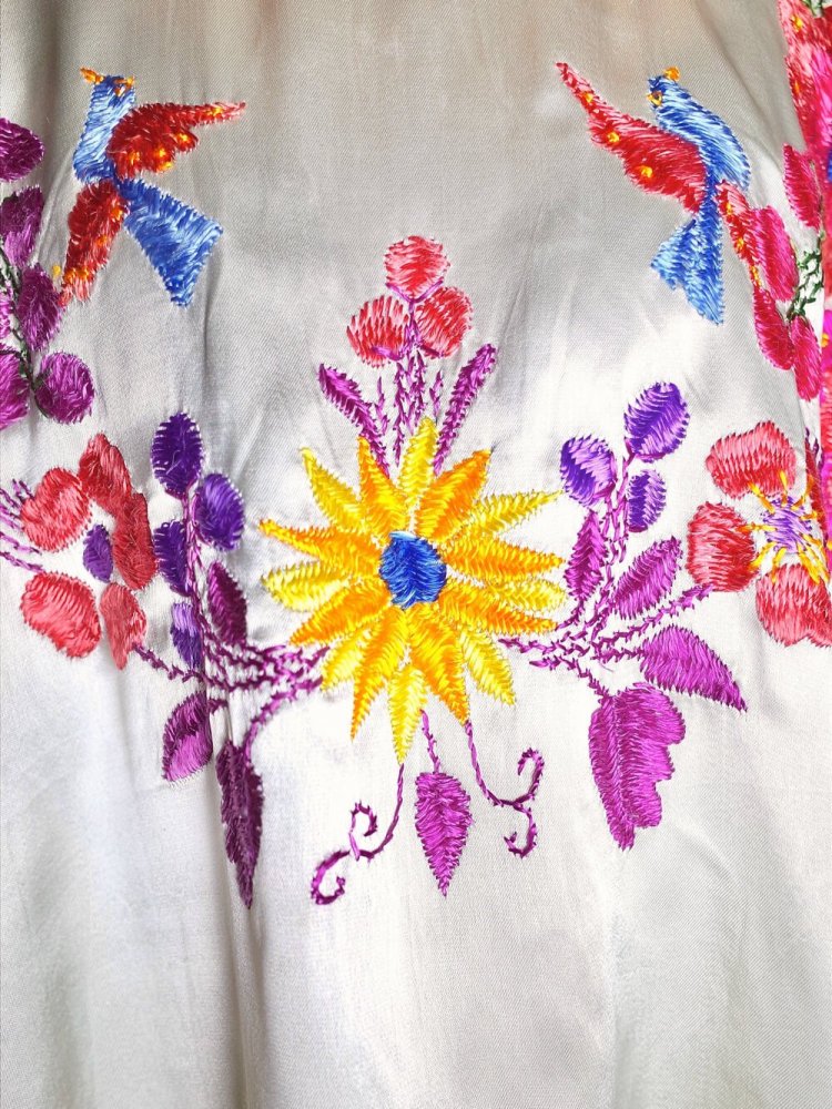 c.1960~70s Exotic Embroidery Satin Poncho