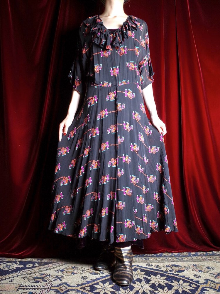 Oriental People Pattern Sheer Front Open Dress / Gown