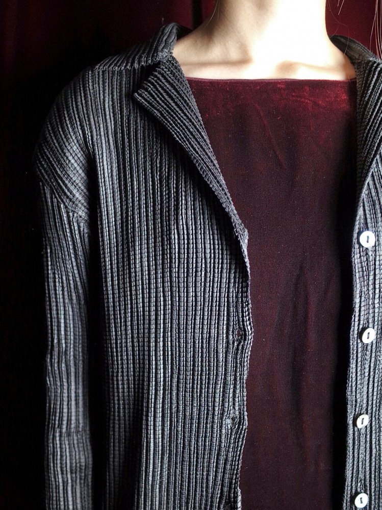 Black Solid Pleats Shirt