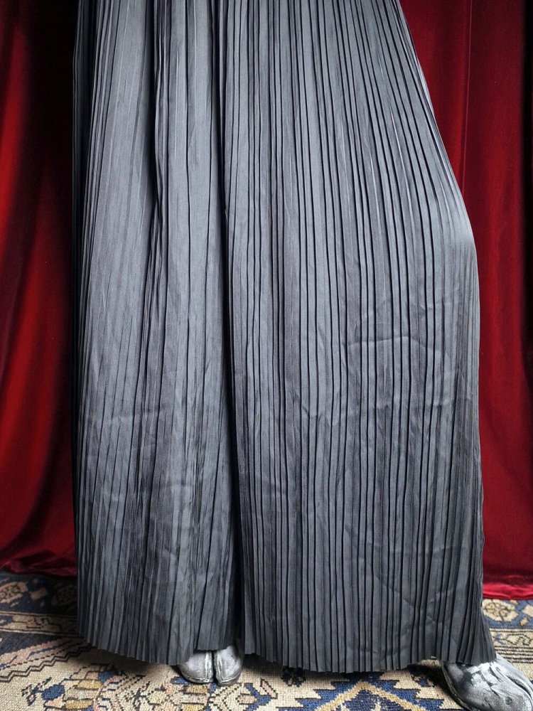 Black Pleats Super Wide Pants