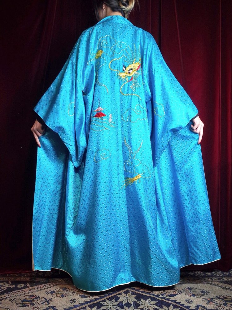 c.1950s "Dragon Embroidery & Jacquard Fabric" Kimono Gown