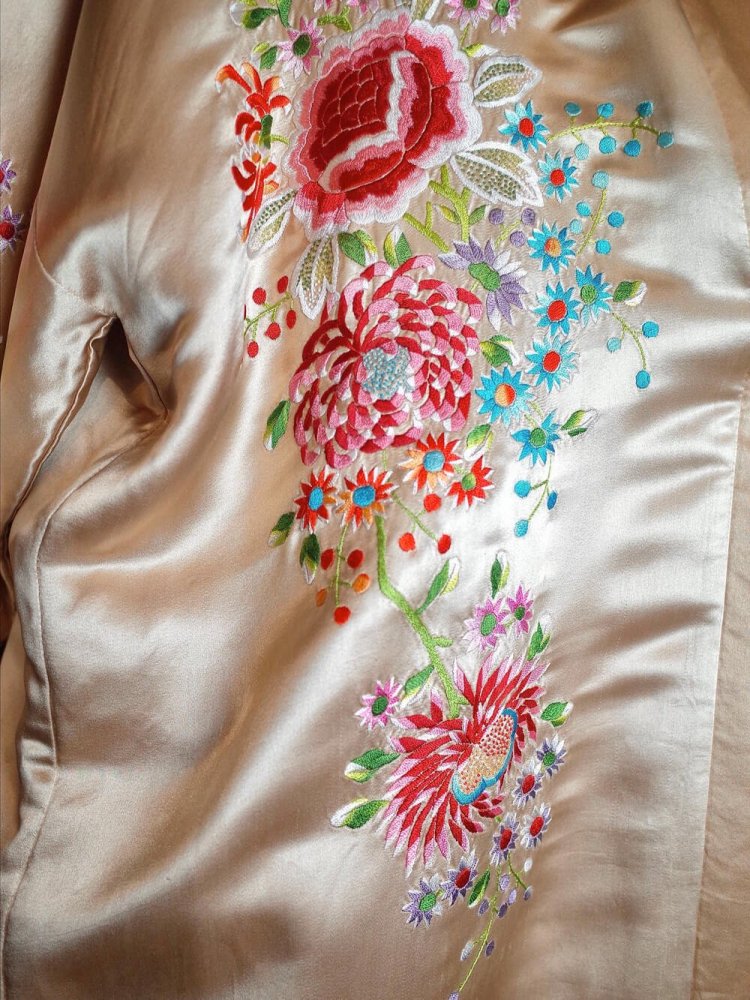 c.1950~60s Beautiful Embroidery Silk China Gown