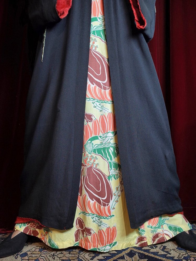 c.1920s Antique Solid Flower Embroidery Silk Kimono Gown