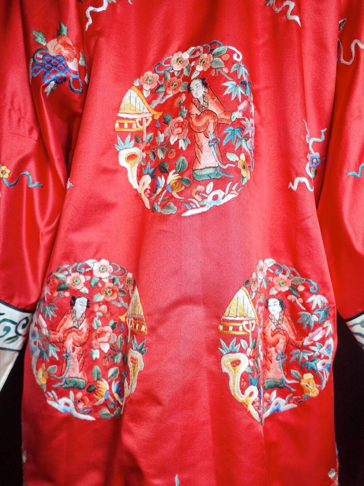 People Embroidery China Gown