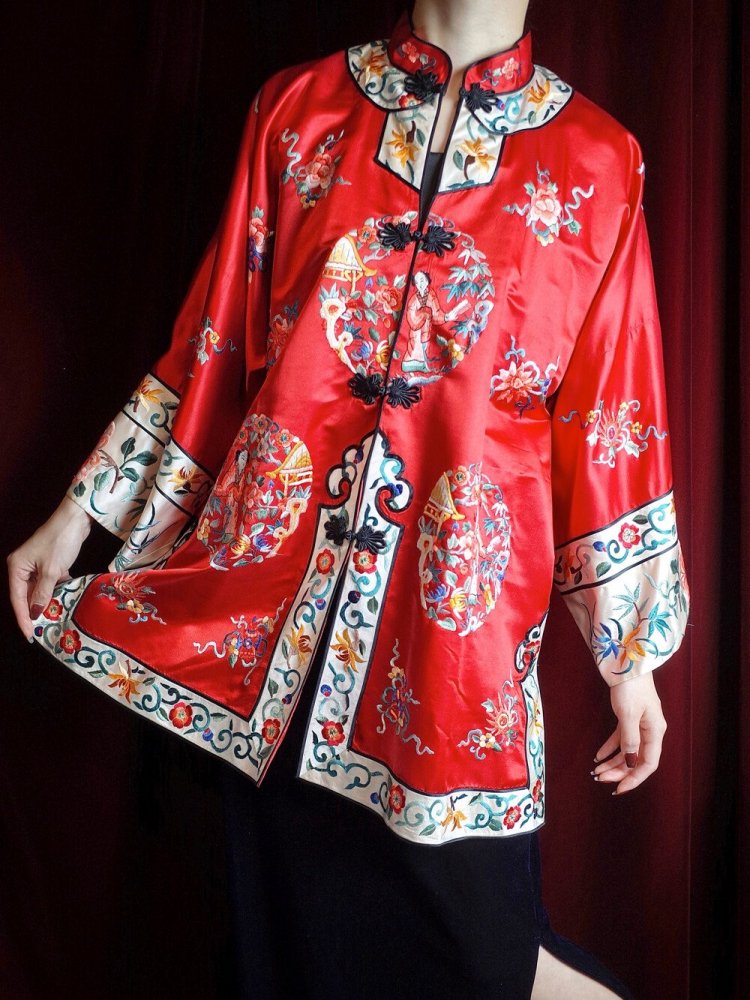 People Embroidery China Gown