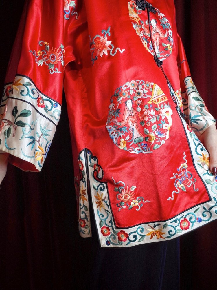 People Embroidery China Gown