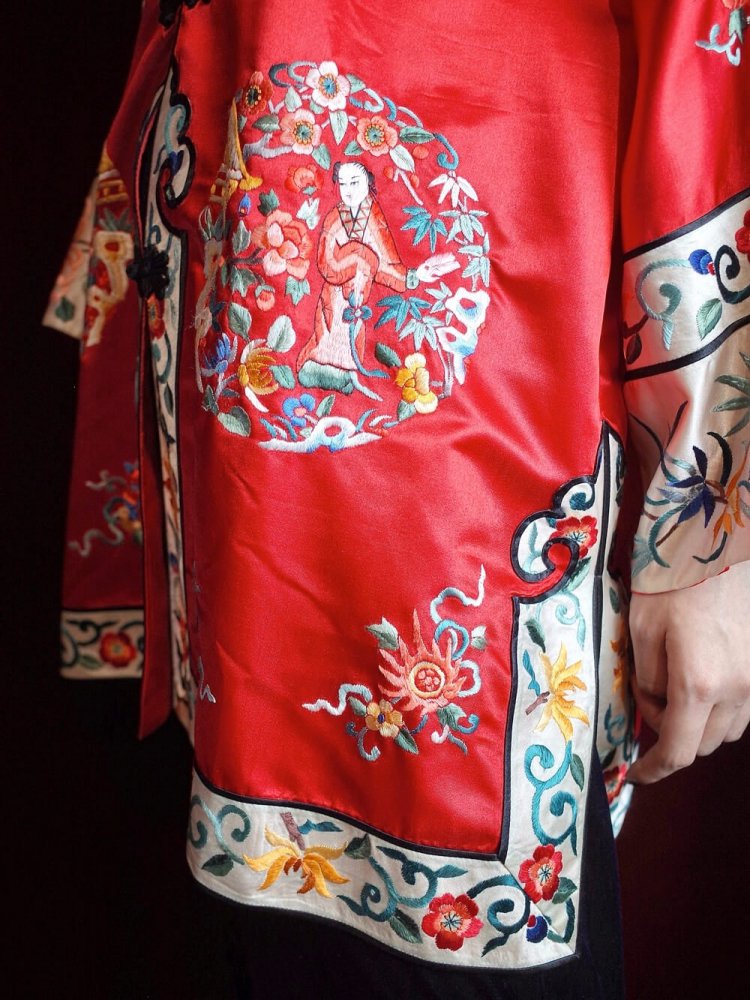 People Embroidery China Gown