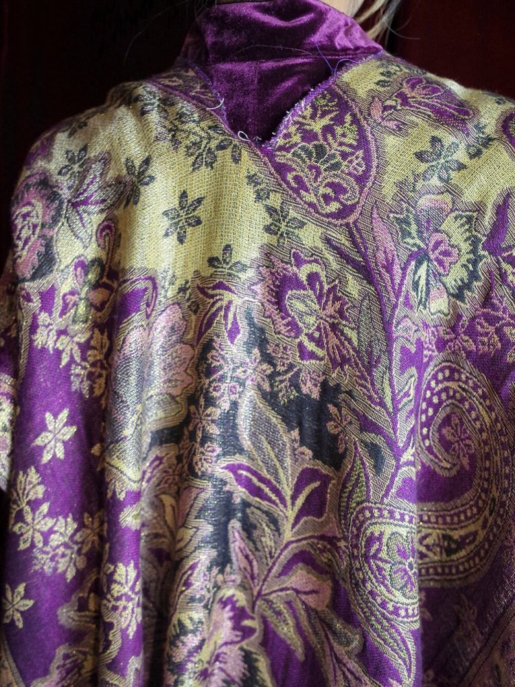 PASHMINASILK Purple Gold Paisley Stole Cape