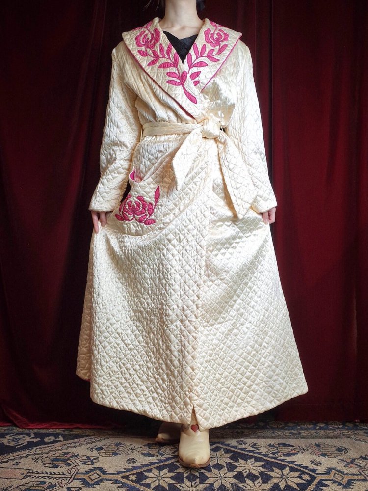 c.1940s Embroidery Quilting Gown