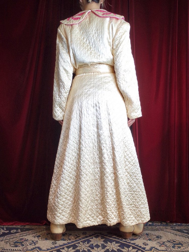 c.1940s Embroidery Quilting Gown