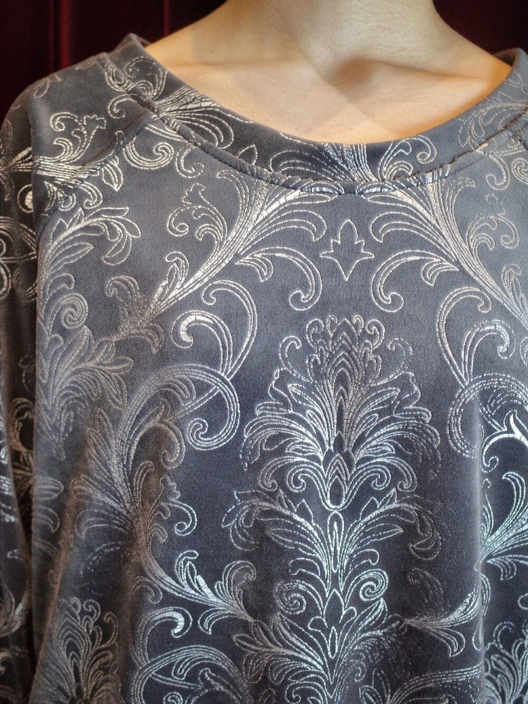 Arabesque Silver Gray Velvet Sweat