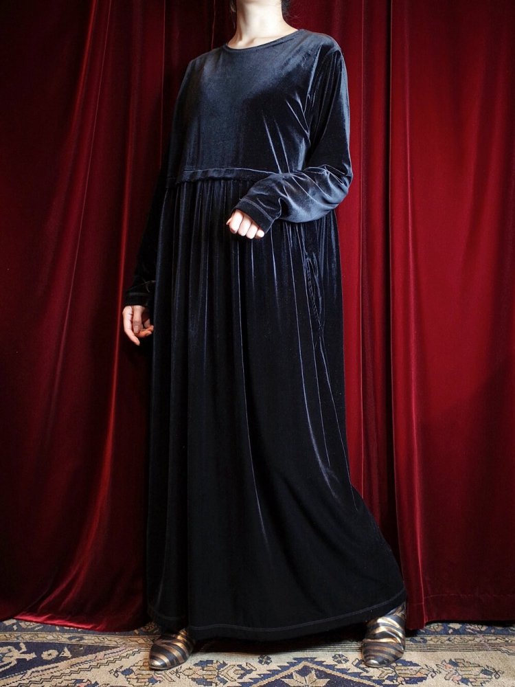 Black Velvet Drepe Dress