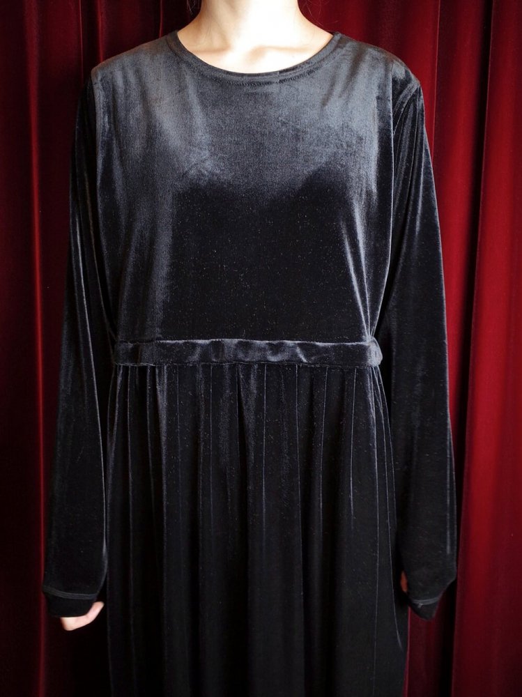 Black Velvet Drepe Dress