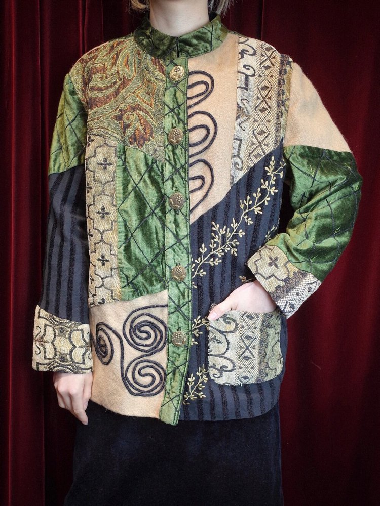 Embroidery & Green Velvet Switch Jacket