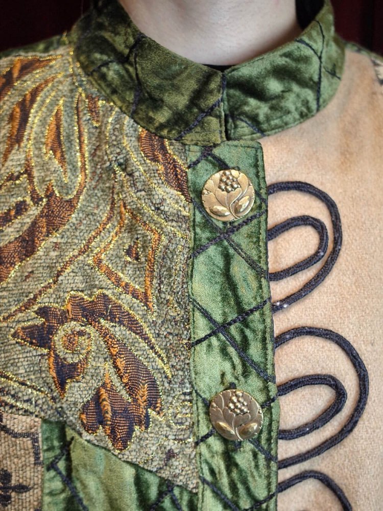 Embroidery & Green Velvet Switch Jacket