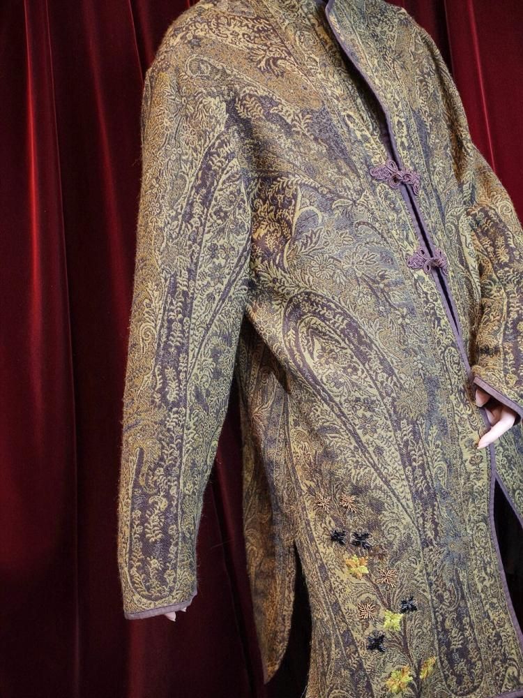 Paisley Jacquard Embroidery China Buttons Coat