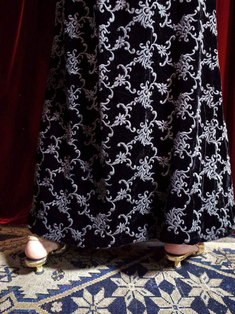 Baroque Embroidery Black Velvet Skirt