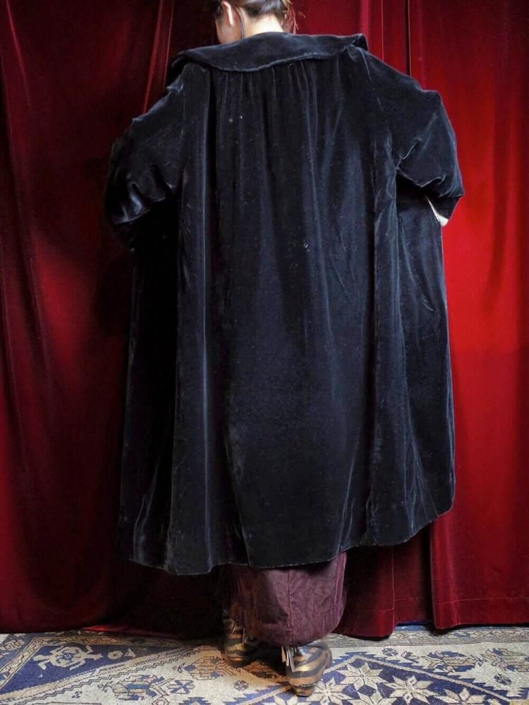 Black Velvet Big Collar Gown Coat