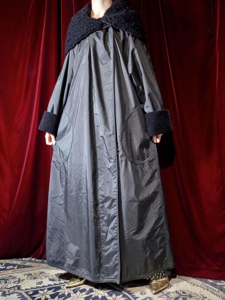Embroidery Crinkle Big Hoodie Coat / Velvet & Nylon Reversible