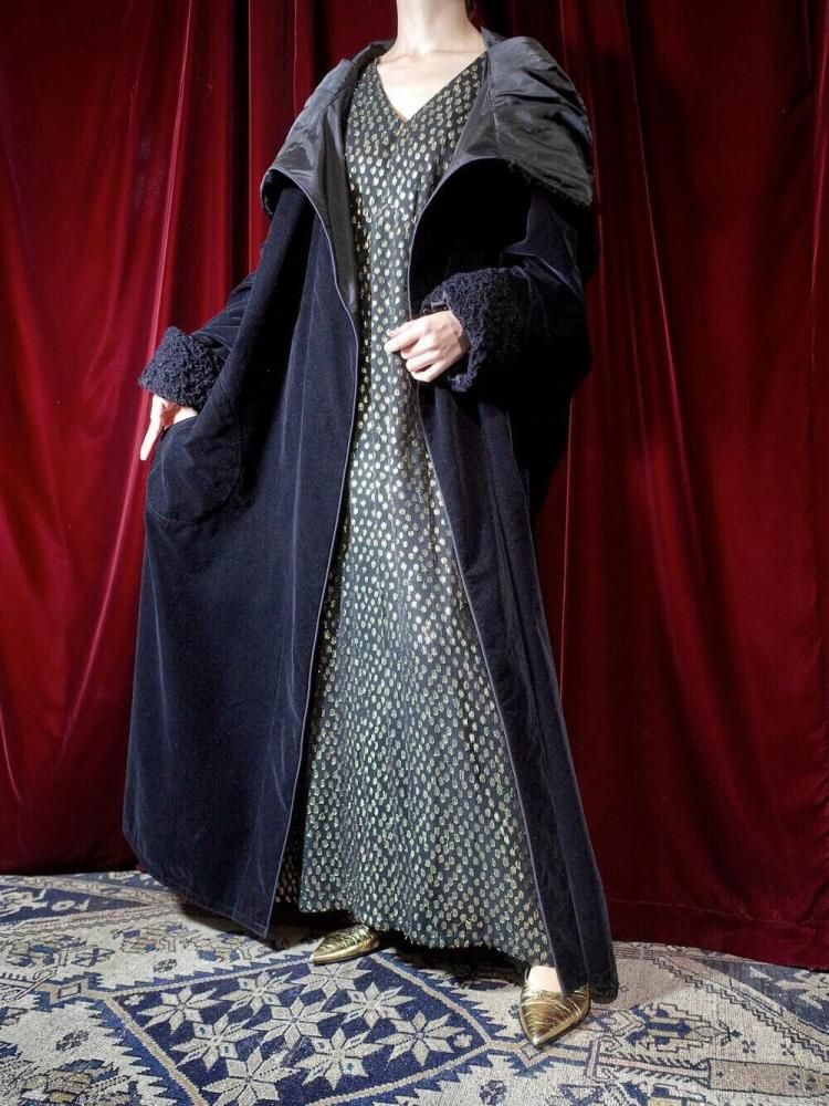 Embroidery Crinkle Big Hoodie Coat / Velvet & Nylon Reversible