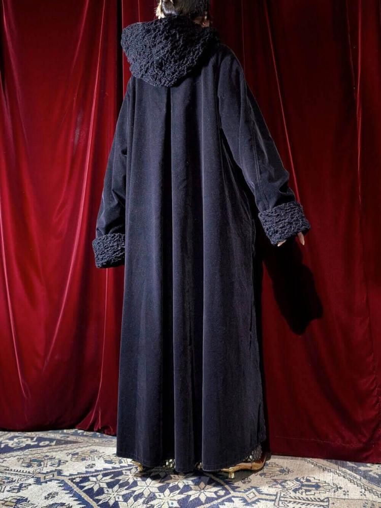 Embroidery Crinkle Big Hoodie Coat / Velvet & Nylon Reversible