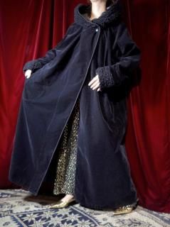 Embroidery Crinkle Big Hoodie Coat / Velvet & Nylon Reversible