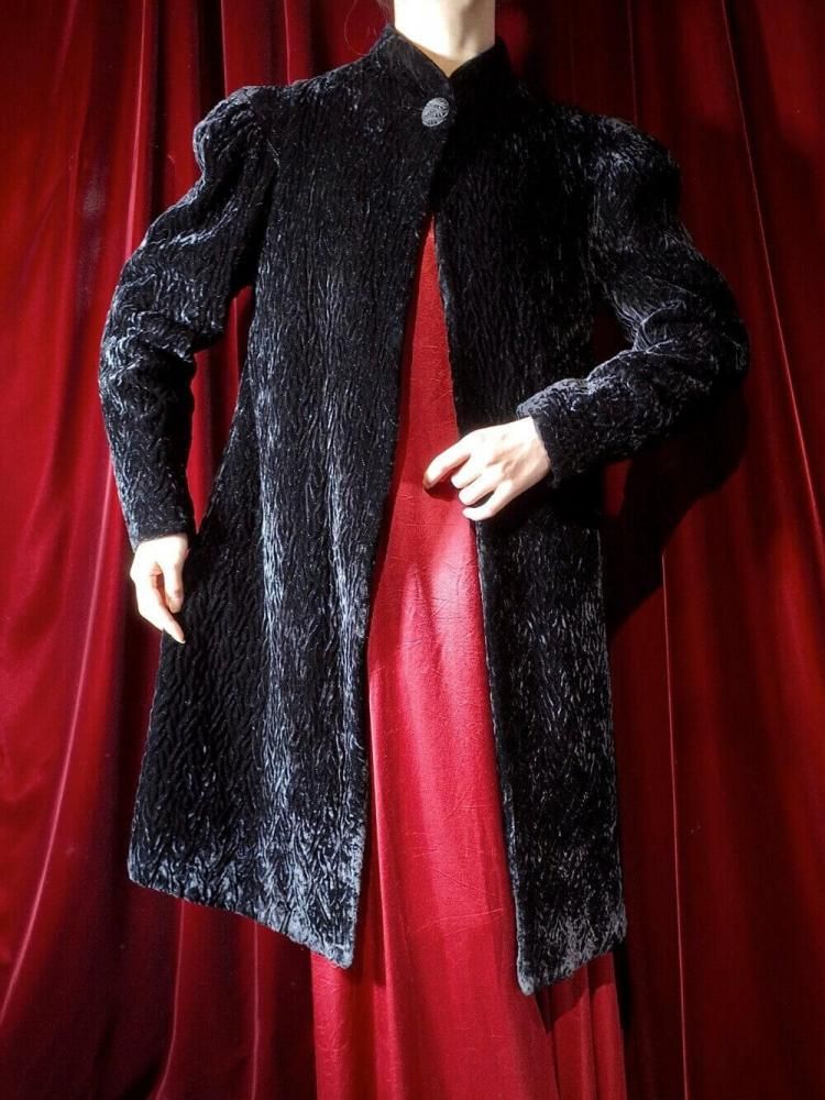 c.1950s Geometric Embroidery Black Silk Velvet Jacket