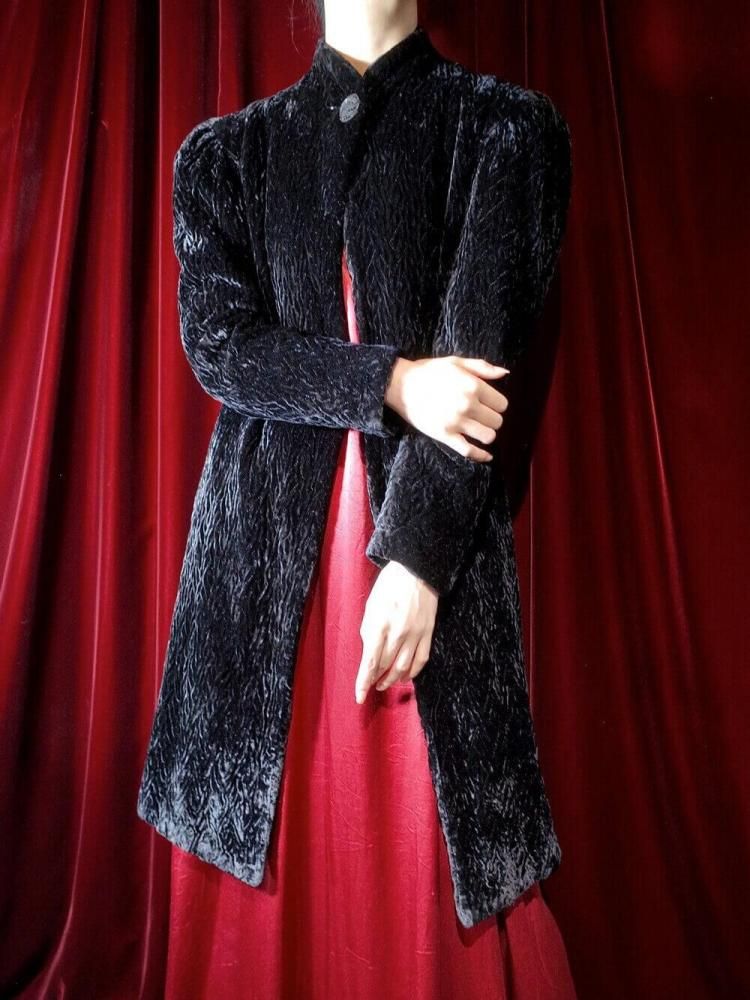 c.1950s Geometric Embroidery Black Silk Velvet Jacket