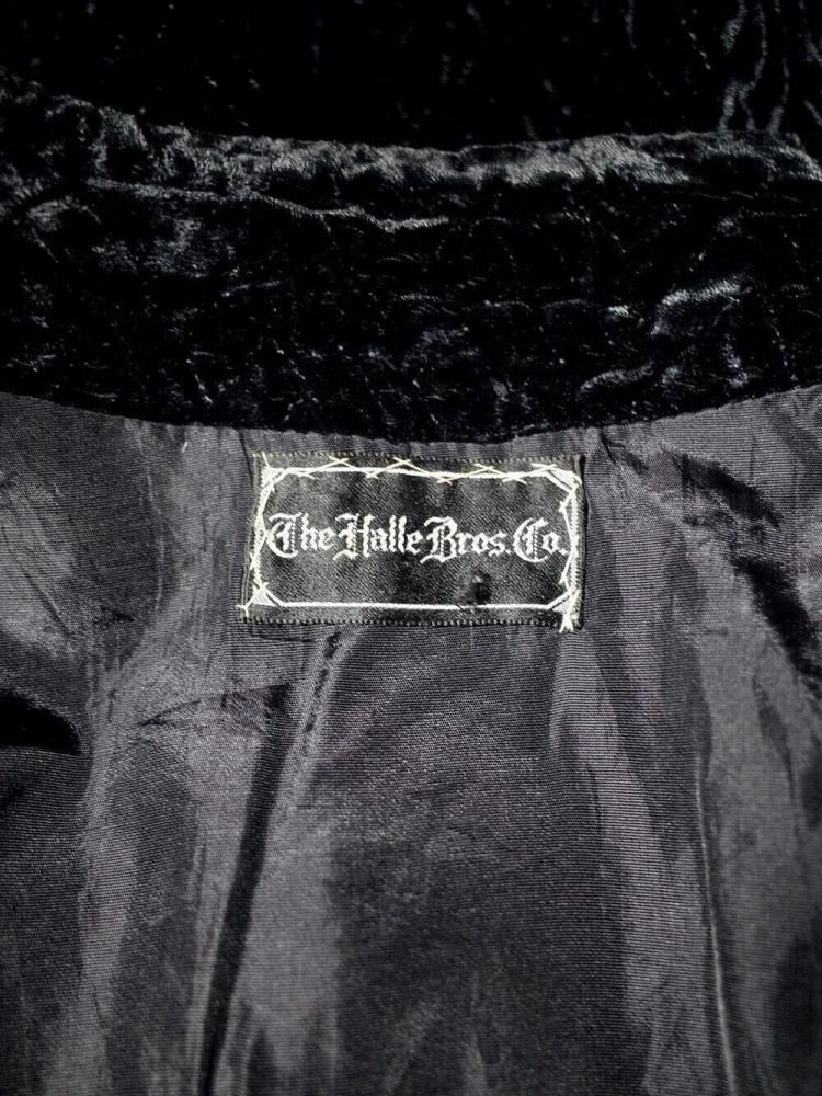 c.1950s Geometric Embroidery Black Silk Velvet Jacket